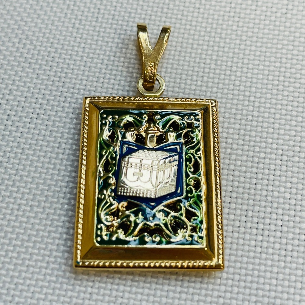 18K Yellow Gold Enamel Two Sided kaaba pendant